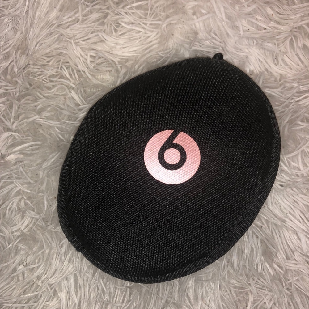Rosegold Wireless Beats